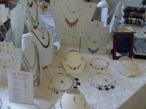 Bijoux Pierre Naturelle en 1er plan