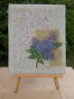 Abécédaire au lila, ouvrage en kit. Dim 23 cm x 28. Broderie aux points traditionnels, image en 3D. Le kit comprend la toile, les cotons DMC et l'aiguille, le dessin est tracé sur la toile, l'image en 3D, les coussinets en mousse et les explications.