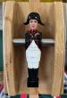 Joueur de babyfoot Sulpie personnalisé en Napoléon Bonaparte. Un clin d'&oelig;il à l'histoire de France — peint à la main dans l'atelier charentais.