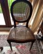 Réalisations de cannage et de rempaillage sur chaises, réalisées pour des clients en Île-de-France, dans le respect des techniques traditionnelles.
