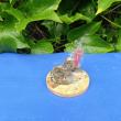 Green Rock & Eternal Flame Tree . 
Plaque de verre fusionnée . Taille au marteau . Filage de verre au chalumeau . Application feuilles dorées . Socle bois . 
Haut 10.5 cm . Diam 11 cm
