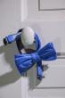 Noeud papillon en cuir agneau bleu.
L'Art du Fait Main Français, dans notre atelier.