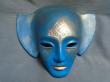 Masque décoratif bleu et or ,en vente à l'atelier La Moulinotte.