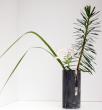 Vase en grès anthracite, gravures et calligraphies