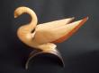 Cygne mascotte. acajou, buis sur socle inox sur commande