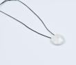 Mini béret collier sur fil en argent ©Fanfan
