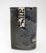 Vase en grès anthracite, gravures et calligraphies