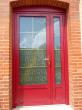 porte d'entrée alu rouge extérieur et blanc intérieur