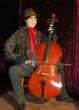 un violoncelliste taille humaine