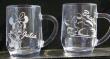 Des mugs en verres personnalisés par la gravure sur verre artisanale réalisée tout à la main