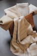 ensemble d'écharpes en cachemire et soie tissées à la main à l'atelier après teinture des fils (colorants naturels)