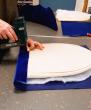pose du tissu, un velours bleu électrique classé M1 (non feu)