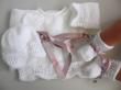 petite brassière à ruban vieux-rose et son bonnet et ses chaussons, coloris blanc,  en vente sur ma boutique en ligne Bleu-Blanc-Neige 
https://www.alittlemarket.com/boutique/bleu_blanc_neige-158651.html