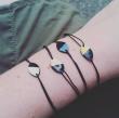 Bracelets Amande en vinyle recyclé et aluminium issu de capsules Nespresso
Réglables grâce à au fil de Jade