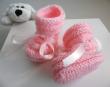 Chaussons ROSES vêtement bébé en tricot laine fait main, en vente sur ma boutique en ligne Bleu-blanc-Neige : https://www.alittlemarket.com/boutique/bleu_blanc_neige-158651.html
