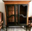 Haut de buffet transformé. Création de pieds et peinture noire mat.