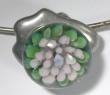 Pendentif Farandole fleurie en verre serti sur étain