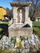 réf 289 - Fontaine en pierre 

Haut totale : 190 cm
Bac: Long 117 cm
103 cm large x 55 cm haut

réf 527-Statue Chérubin portant un vase en fonte d'art Val d'Osne

Haut : 94 cm