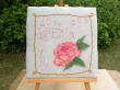 Abécédaire à la rose, ouvrage en kit. Dim 20 cm x 20 .Broderie aux points traditionnels, image en 3D. Le kit comprend la toile, les cotons DMC et l'aiguille, le dessin est tracé sur la toile, l'image en 3D, les coussinets en mousse et les explications.