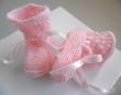 Chaussons ROSES vêtement bébé en tricot laine fait main, en vente sur ma boutique en ligne Bleu-blanc-Neige : https://www.alittlemarket.com/boutique/bleu_blanc_neige-158651.html
