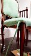 Chaises Louis XV recouvertes du tissu My Love @chivasso, détail de pose du double corde vert