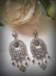 Boucles d'oreilles rétro en métal argent et perles en cistal