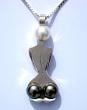 Pendentif en argent massif, deux perles de Tahiti et une perle de Chine