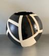 Gros Vase boule, grès blanc
Décor noir et filet or

 
VENDU