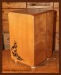 Cajon avec décoration à l'encre de chine