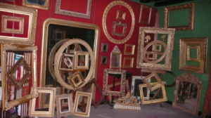 Logo de annie orcel dorure sur bois